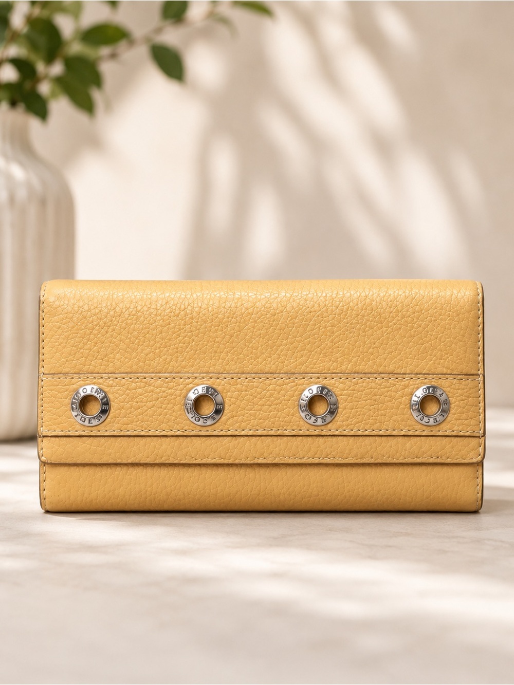 Tod’s Beige Pebbled Leather Wallet Continental Zip Coin Organizer Luxury Italy